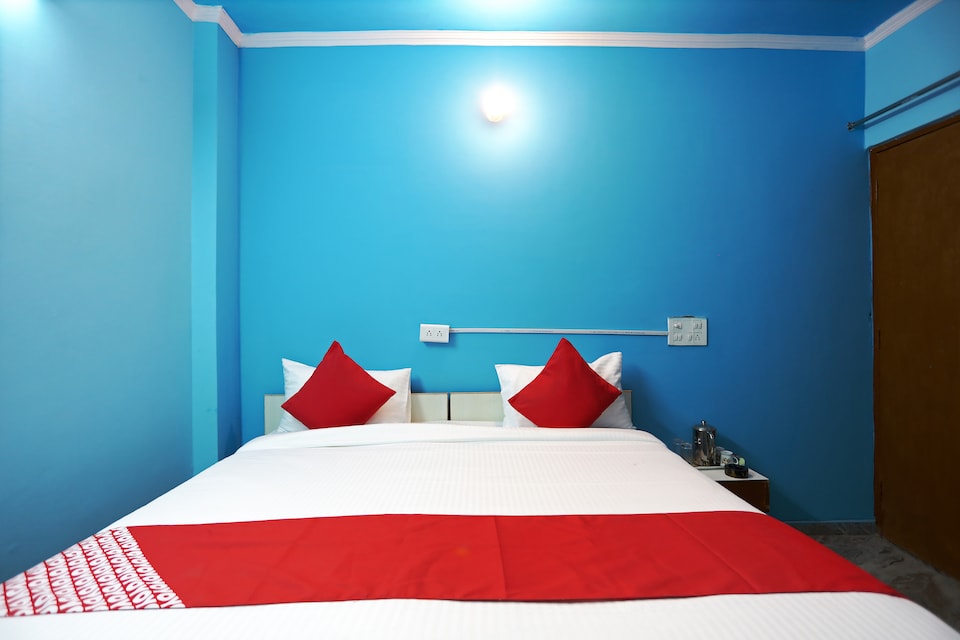 OYO 48560 Naira Deluxe, Anand Vihar Delhi, Delhi