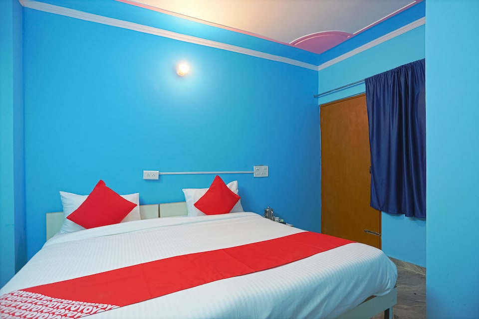 OYO 48560 Naira Deluxe, Anand Vihar Delhi, Delhi