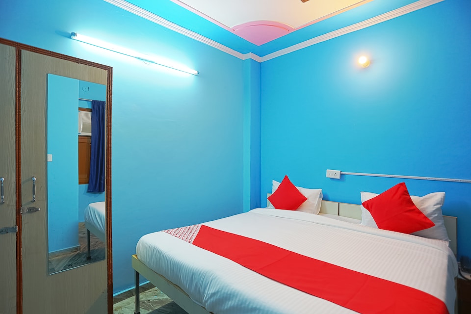 OYO 48560 Naira Deluxe, Anand Vihar Delhi, Delhi