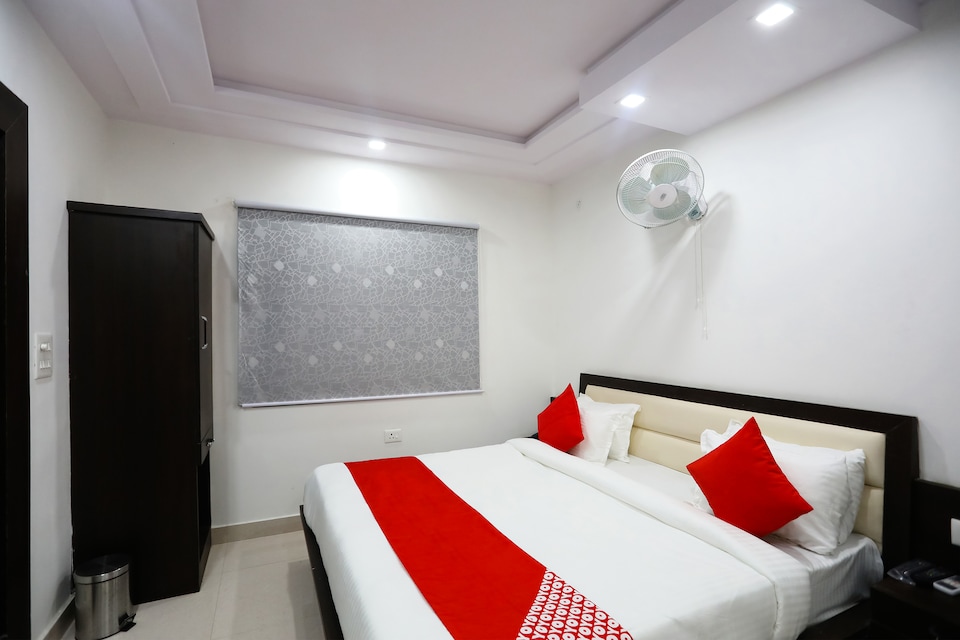 Live as AGR608, Fatehabad Road, Agra