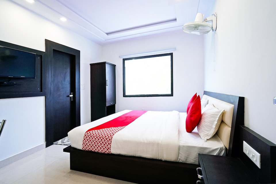 Live as AGR608, Fatehabad Road, Agra