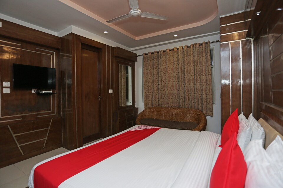 OYO 18870 Hotel Lajja Palace, Har Ki Pauri Haridwar, Haridwar