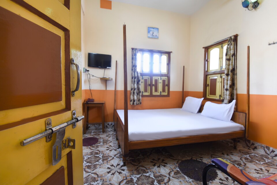 SPOT ON 48582 Monalisa Lodge, Bishnupur, Bankura