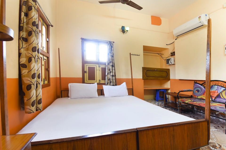 SPOT ON 48582 Monalisa Lodge, Bishnupur, Bankura