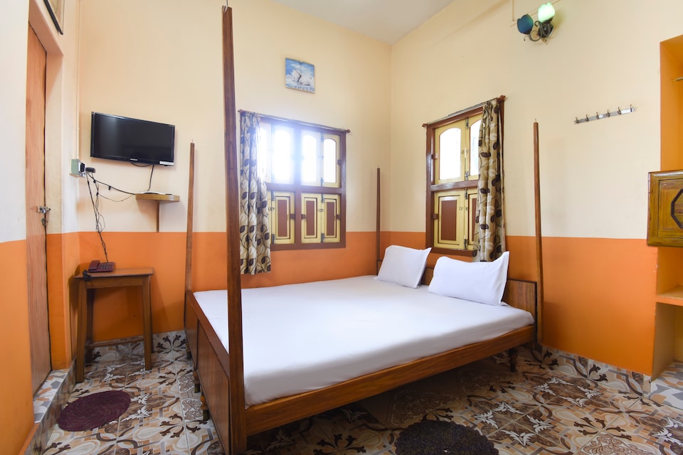 SPOT ON 48582 Monalisa Lodge, Bishnupur, Bankura