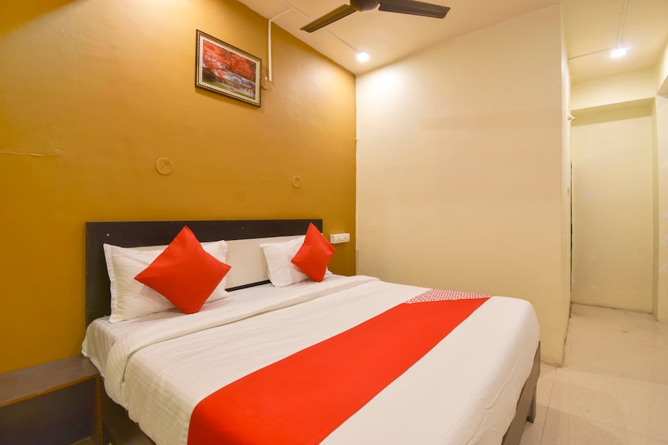 OYO 48599 Green Leaf Lodge, Tuljapur, Osmanabad