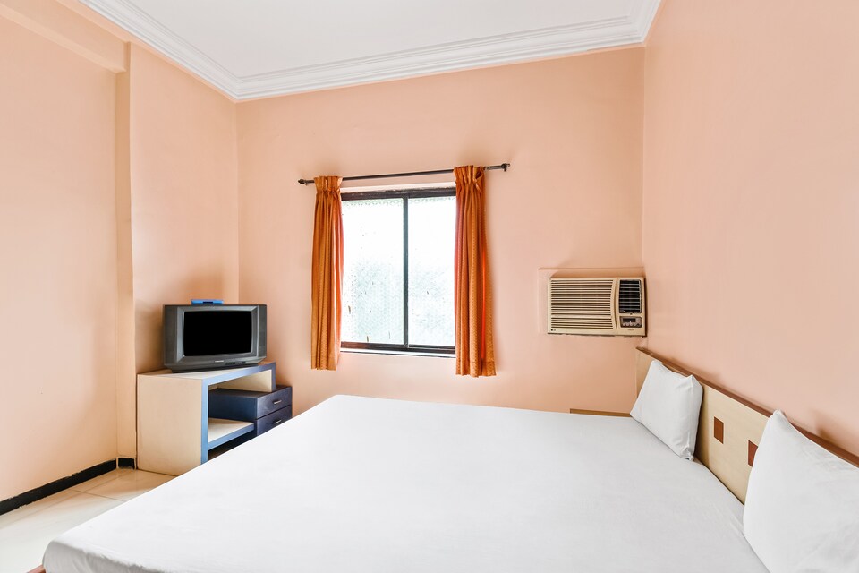 SPOT ON 48601 Shivneri Lodge, Tuljapur, Osmanabad