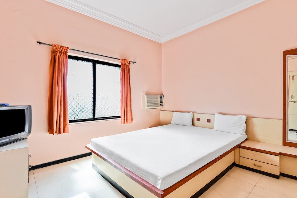 SPOT ON 48601 Shivneri Lodge, Tuljapur, Osmanabad