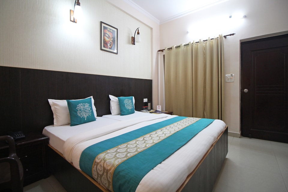 OYO Hotel Nirvana Palace, Ram Jhoola Rishikesh, Rishikesh