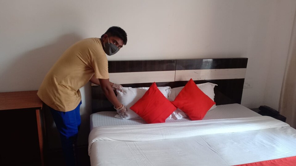 Oyo 48616 Hotel Symphony, Medanta, Gurgaon