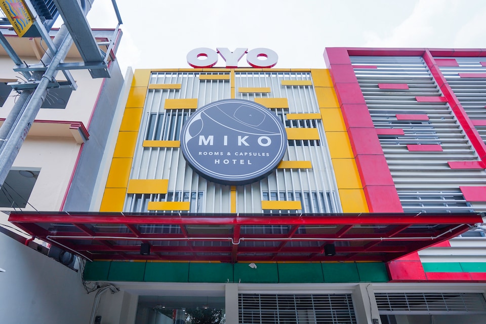 OYO 1428 Miko Capsule Hotel, Wonokromo, Surabaya