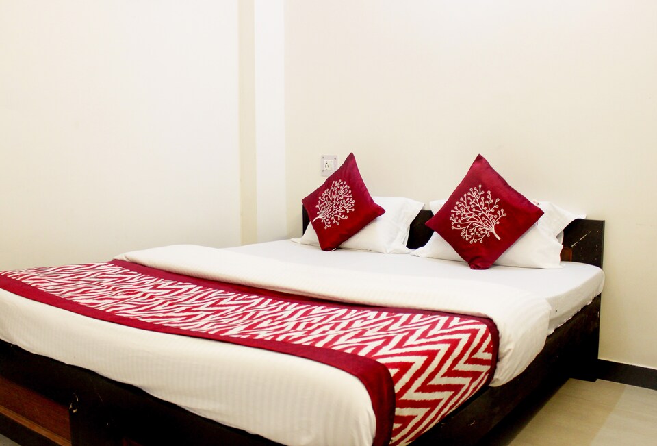 OYO Rooms 142 Noida OIDB Sector 70, Noida City, Noida