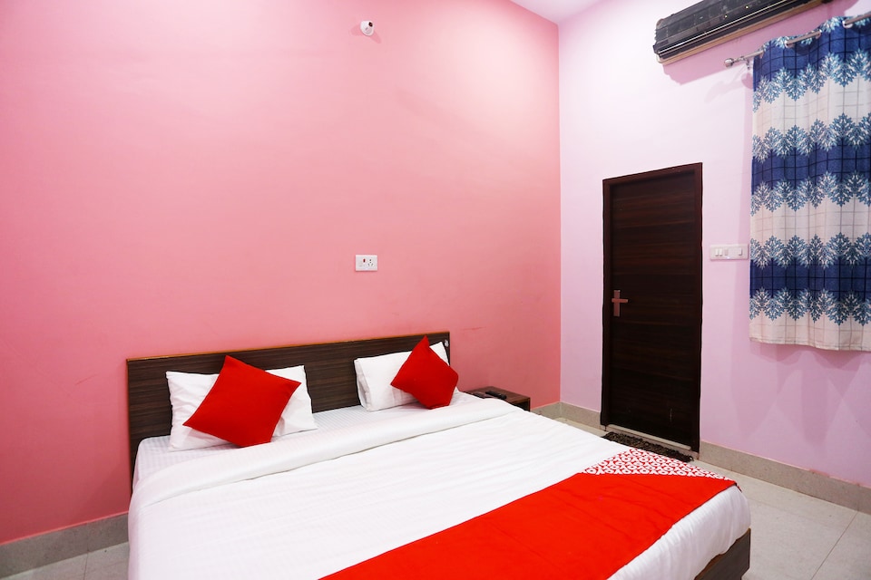 OYO 48648 Hotel Dezire, Hodal, Hodal