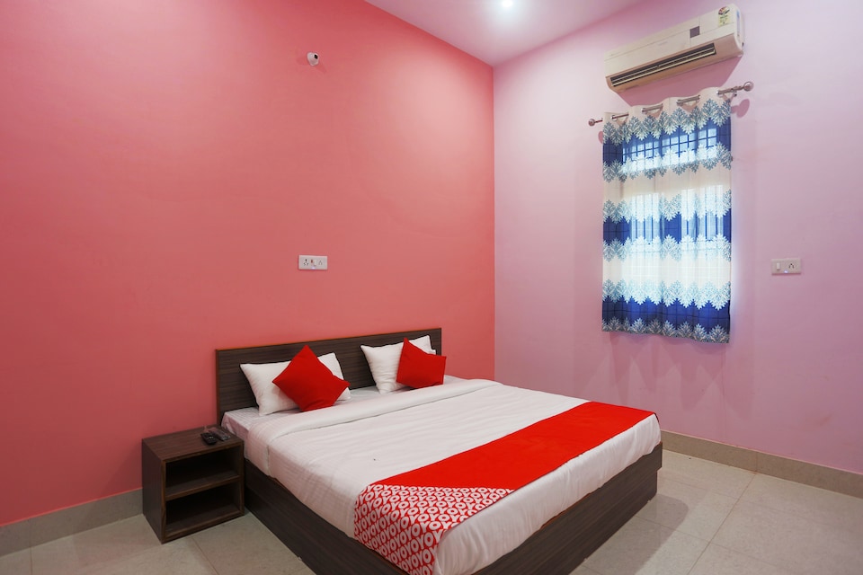 OYO 48648 Hotel Dezire, Hodal, Hodal