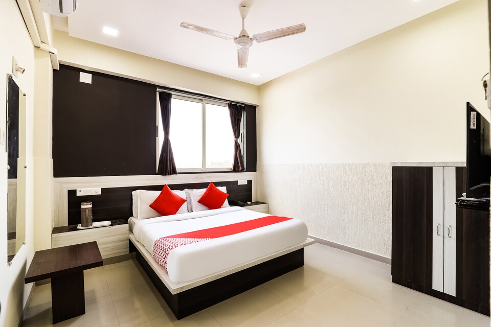 OYO 48652 Hotel Heaven, Kadi, Kadi