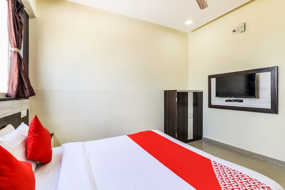 OYO 48652 Hotel Heaven, Kadi, Kadi