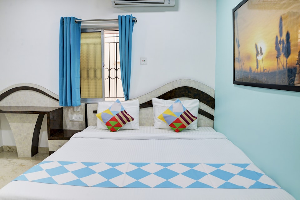 OYO Home 48673 Designer Stay Tagore Park, Ruby Hospital Kolkata, Kolkata