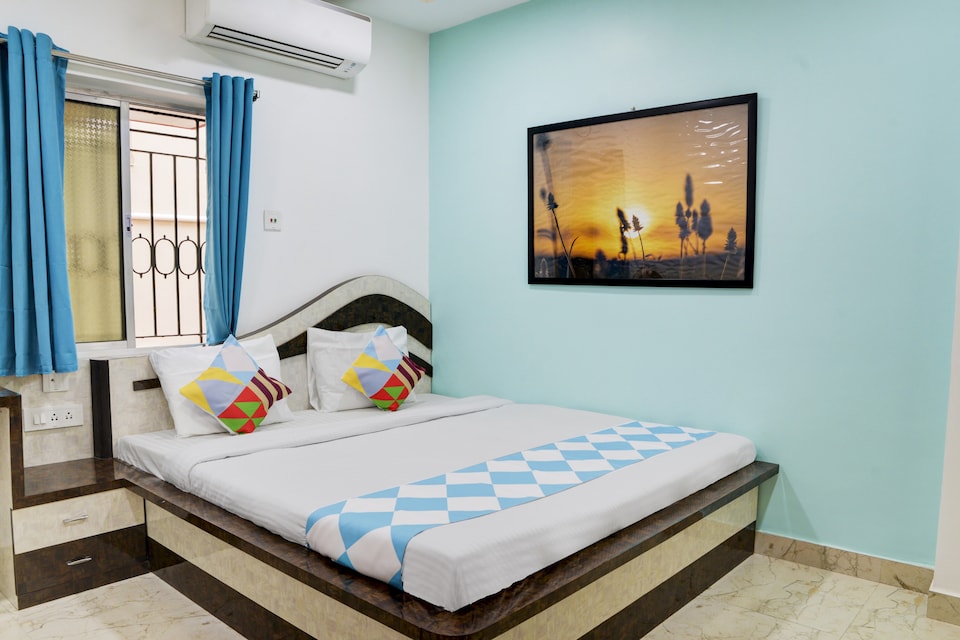 OYO Home 48673 Designer Stay Tagore Park, Ruby Hospital Kolkata, Kolkata