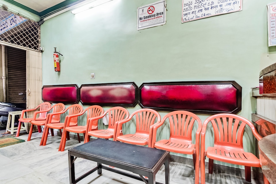 SPOT ON 48679 Famous Lodge, Nampally, Hyderabad