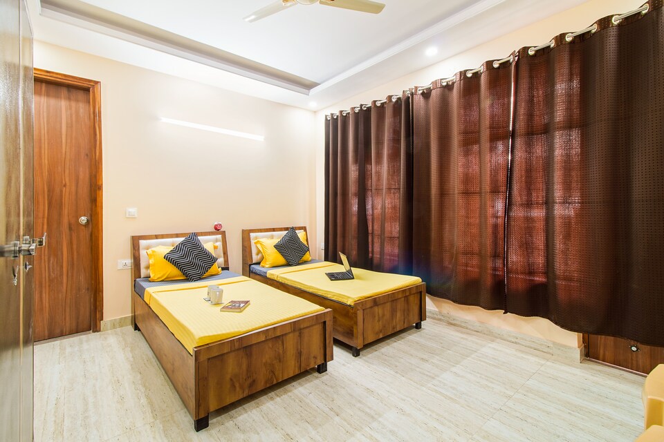 OYO LIFE GRG1666 Huda City Centre Metro, DLF 4 Gurgaon, Gurgaon