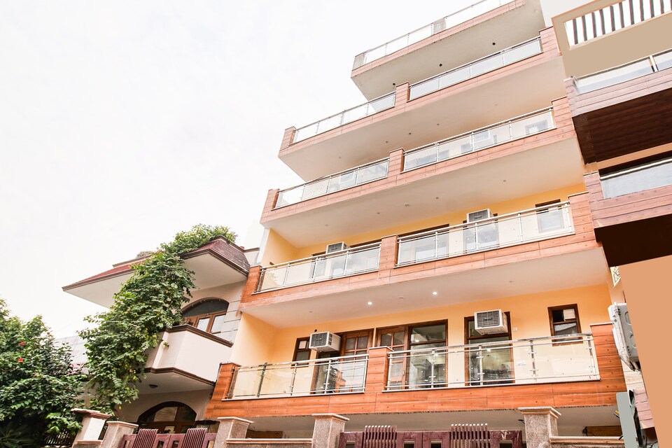 OYO LIFE GRG1666 Huda City Centre Metro, DLF 4 Gurgaon, Gurgaon