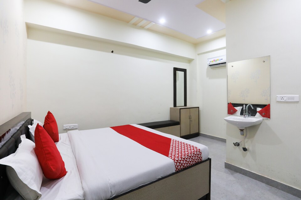OYO 48689 Rasoi Ratan, Corporate Complex, Agra