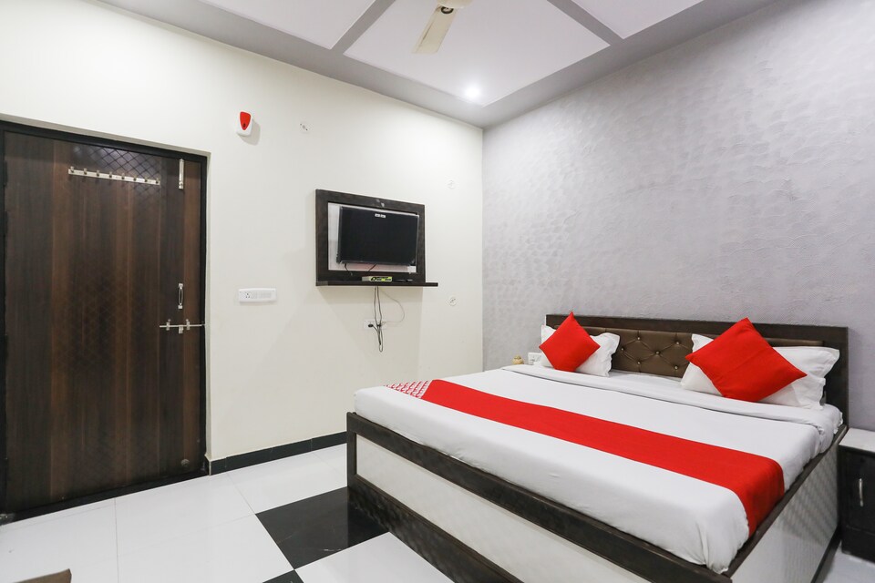 OYO 48689 Rasoi Ratan, Corporate Complex, Agra