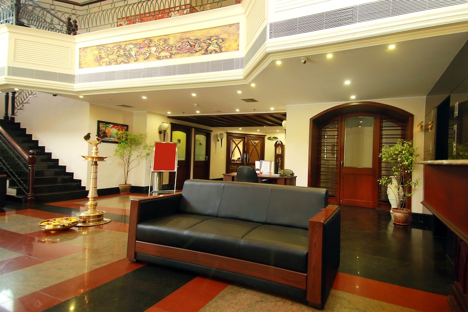 Capital O 4806 Holiday Hotel, Ankamaly Airport Kochi, Kochi