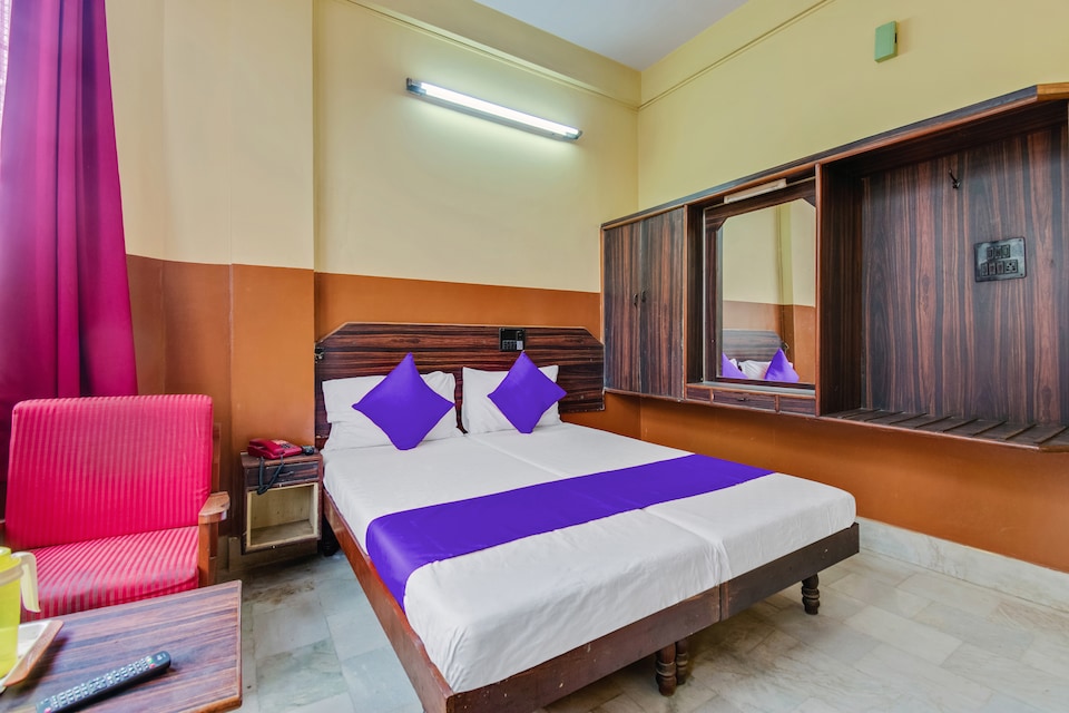 SPOT ON Hotel Pawansree Deluxe Lodge Near Cubbon Park, Majestic Bangalore, Bangalore