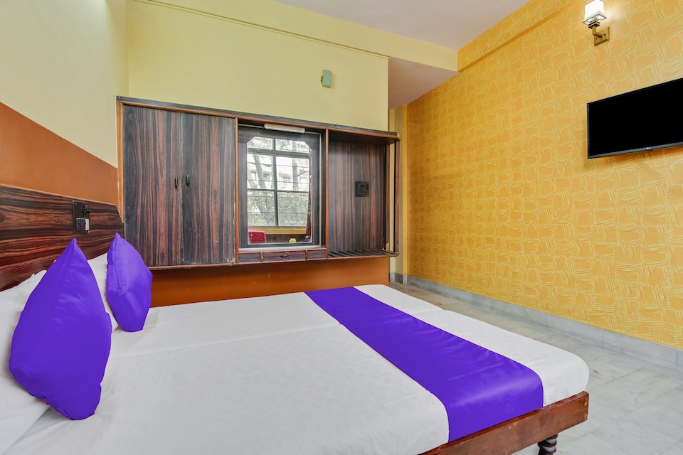 SPOT ON Hotel Pawansree Deluxe Lodge Near Cubbon Park, Majestic Bangalore, Bangalore