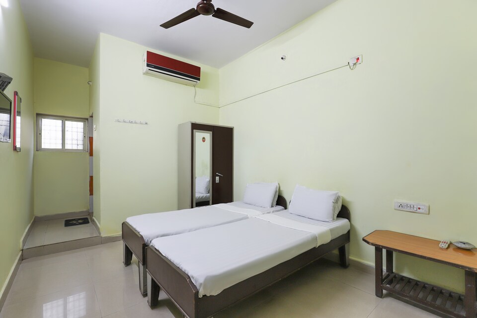 SPOT ON 48717 Shree Ashopalav Hotel, Gandhidham, Gandhidham