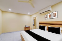 OYO Shanthaa Residency Lodge Near Miraj Cinemas - Shalini Shivani