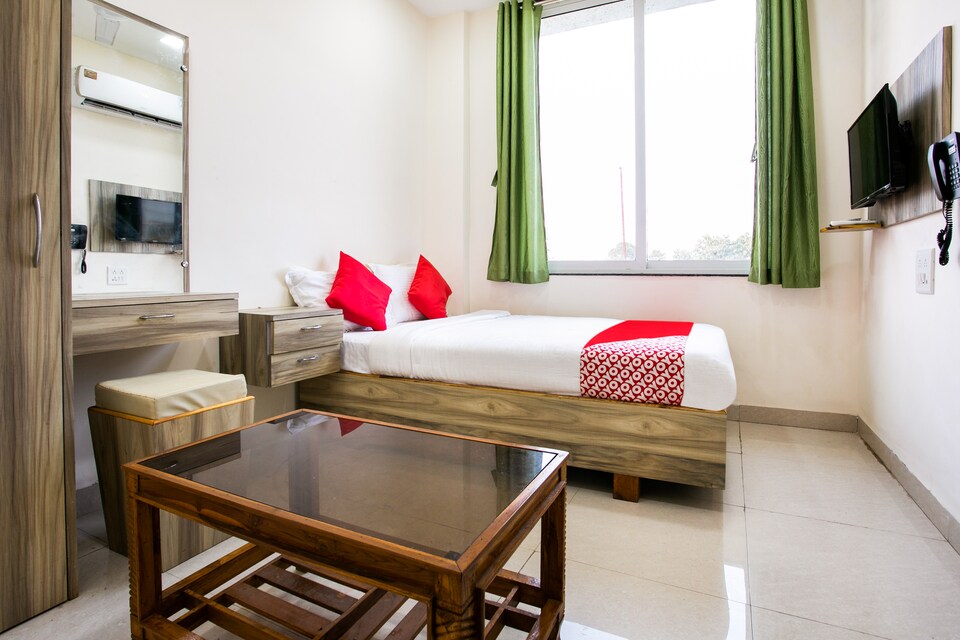 OYO 48760 Hotel Suites, Mumbai International Airport, Mumbai