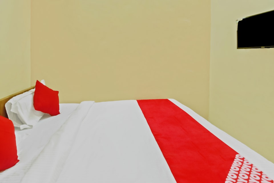 OYO 48769 Laxmi Lodge, Dapoli city centre, Dapoli