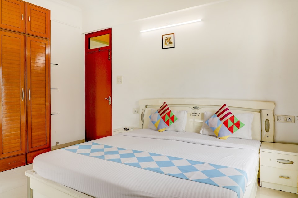 OYO Home 48787 Luxurious Stay Jasmine Apartment Bandra, Bandra Mumbai, Mumbai
