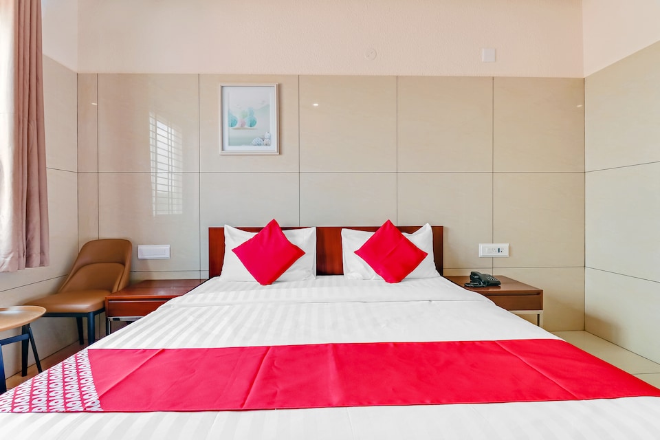 OYO 48789 Sri Vinayaka Lodge, Hoskote Bangalore, Bangalore