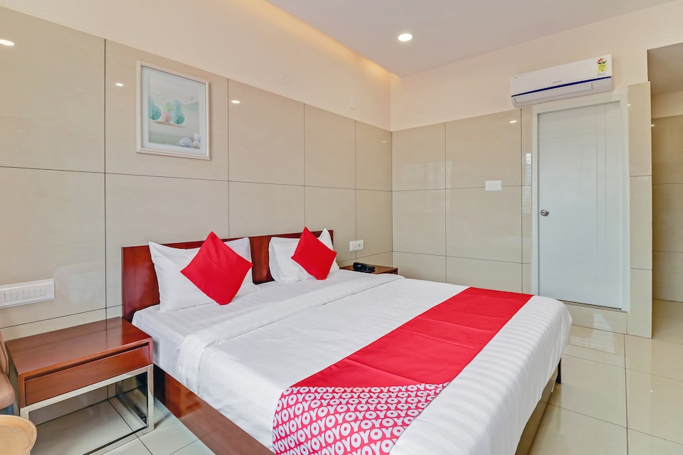 OYO 48789 Sri Vinayaka Lodge, Hoskote Bangalore, Bangalore