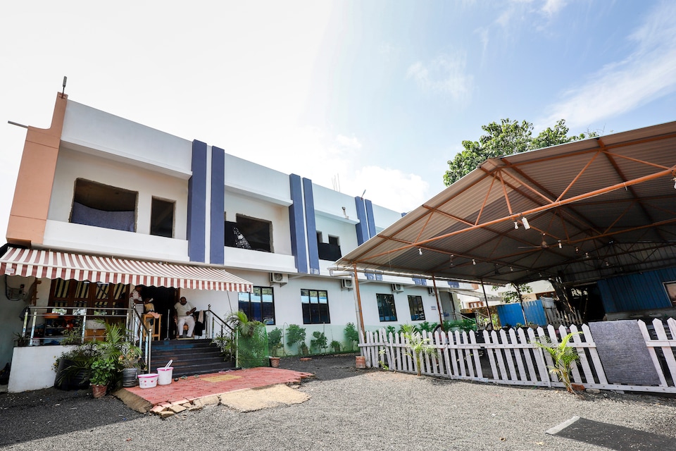 OYO 48792 Sai Restaurant House, Devka Beach Daman, Daman