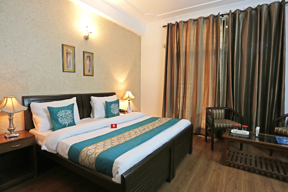 OYO 4815 DLF Phase 1, Golf Course Road, Gurgaon