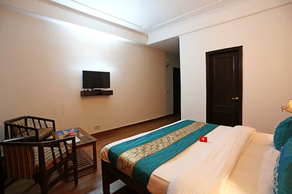OYO 4815 DLF Phase 1, Golf Course Road, Gurgaon