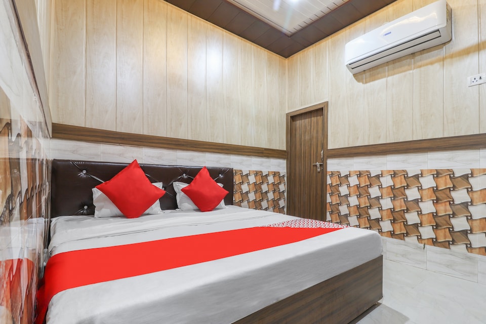 OYO 48817 The Surya Hotel And Restaurant, Orai, Orai