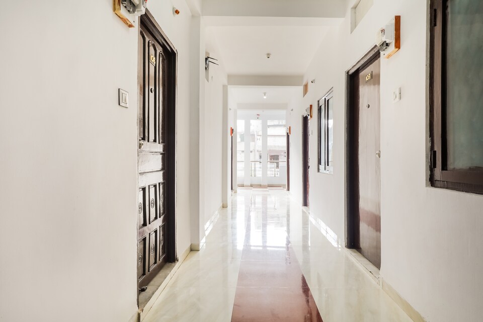 OYO 48833 Shipra, Bombay Hospital, Indore