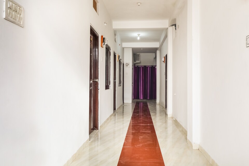 OYO 48833 Shipra, Bombay Hospital, Indore