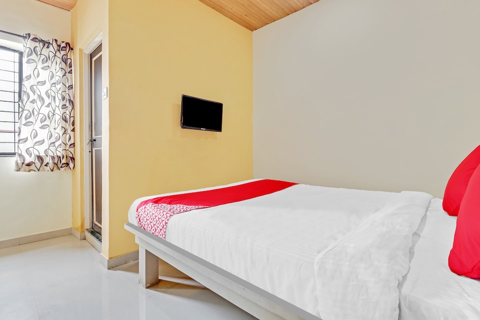 OYO 48843 Kavya Lodge , Chakan Pune, Pune