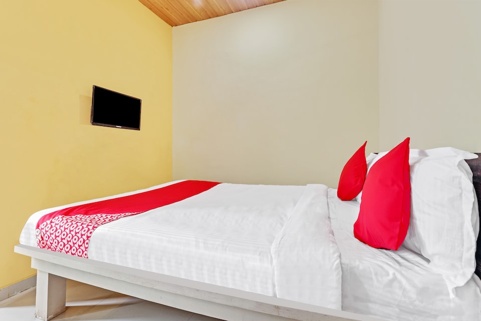 OYO 48843 Kavya Lodge , Chakan Pune, Pune