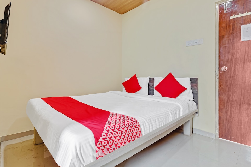 OYO 48843 Kavya Lodge , Chakan Pune, Pune