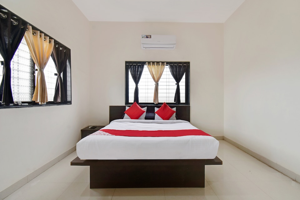 OYO 48854 Hotel Vishwajeet , Shani Shignapur, Ahmednagar