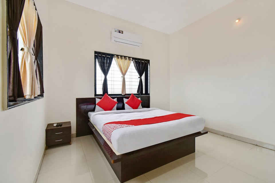 OYO 48854 Hotel Vishwajeet , Shani Shignapur, Ahmednagar