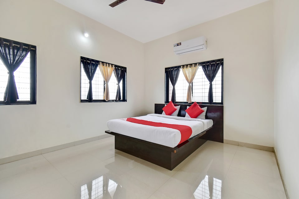 OYO 48854 Hotel Vishwajeet , Shani Shignapur, Ahmednagar
