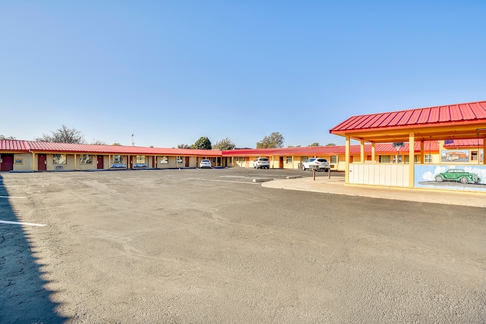 OYO Hotel Shamrock TX Route 66, C79079, Shamrock TX